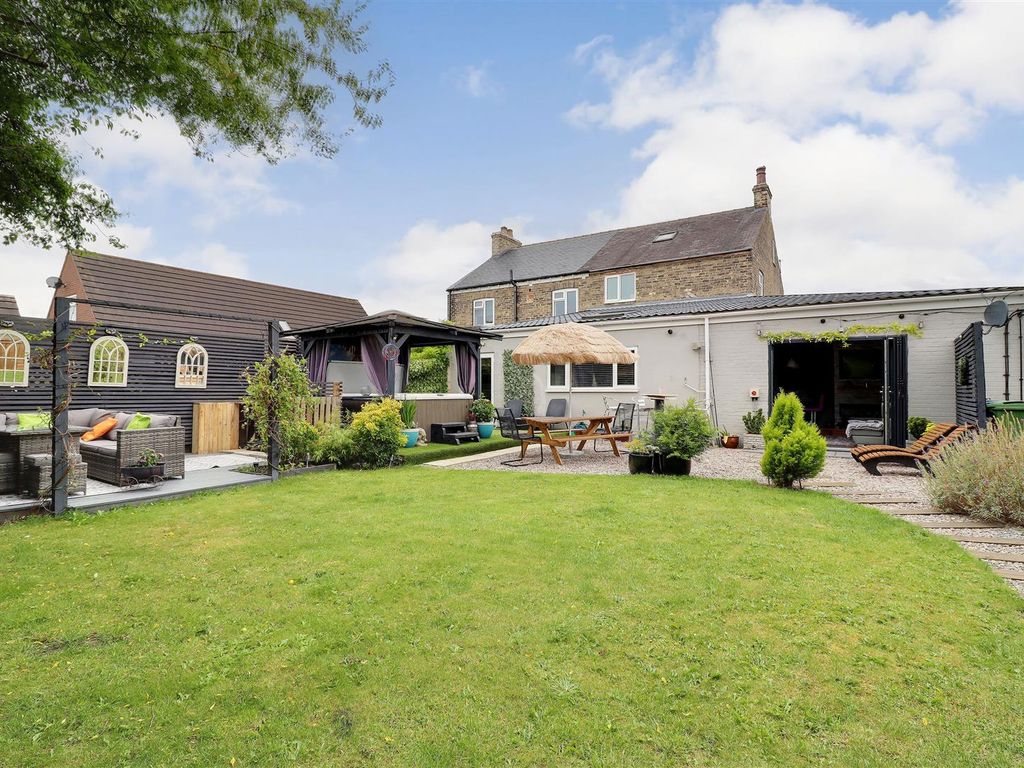 3 bed semidetached house for sale in Station Road, Gilberdyke, Brough