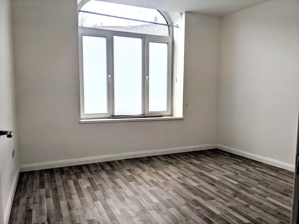1 bed flat to rent in Llantrisant Road, Graig, Pontypridd CF37, £650