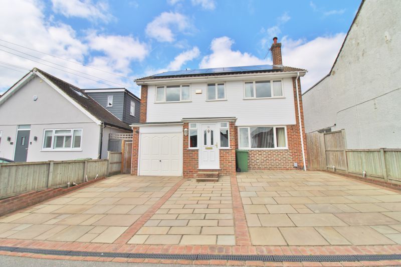 4 bed detached house for sale in Plantation Road, Hextable, Swanley BR8