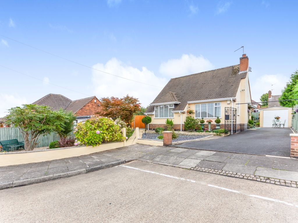 3 bed detached bungalow for sale in Sunnyfield Close, Evington