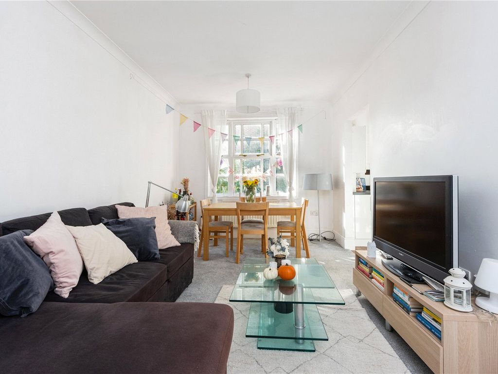 2 bed property to rent in Fortune Court, 325 Queensbridge Road, London