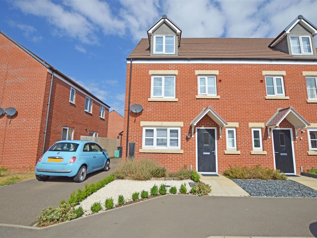 4 bed semidetached house for sale in Clovelly Drive, Hampton Gardens