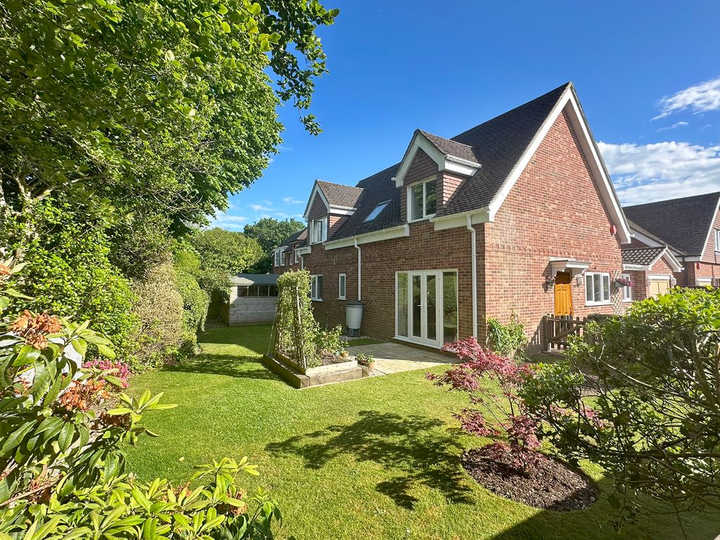 4 bed detached house for sale in Hazel Road, Pennington, Lymington