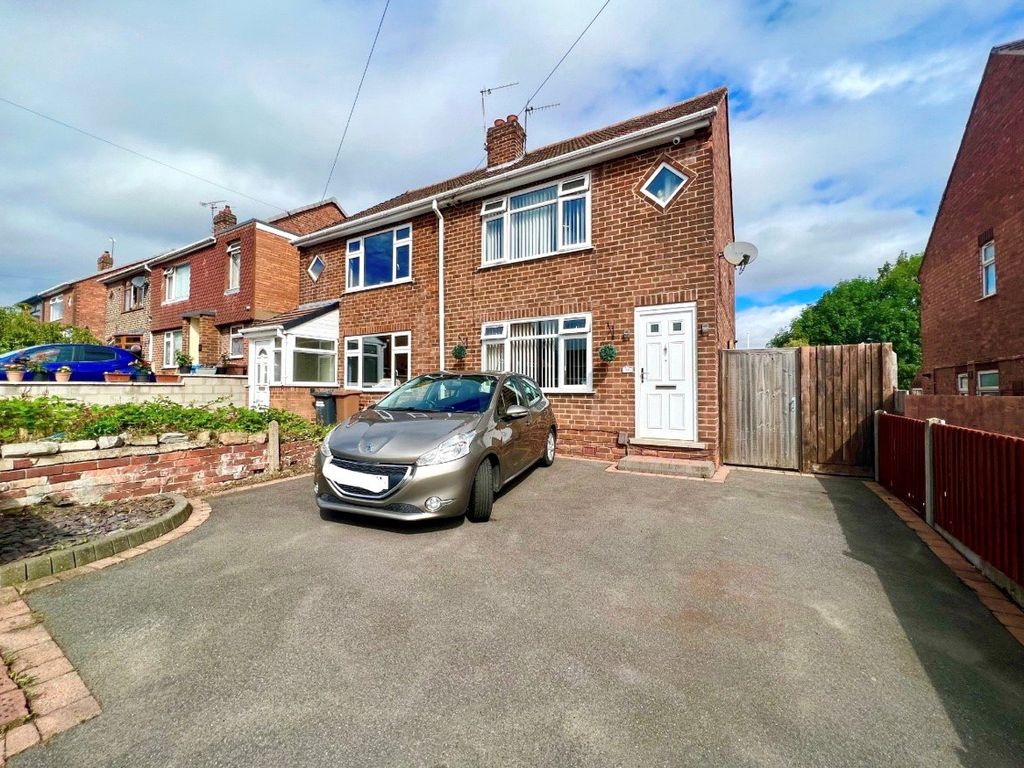 3 bed semidetached house for sale in Heathfield Avenue, Ilkeston, Derbyshire DE7 Zoopla