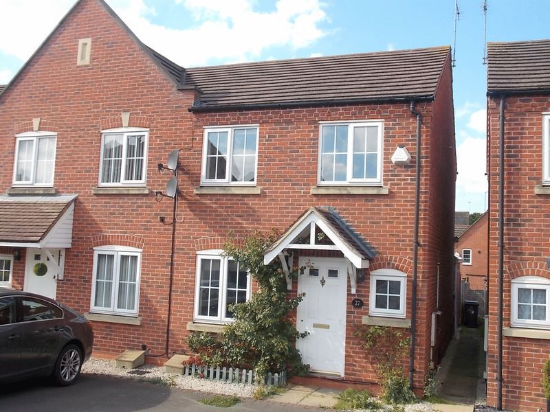 3 bed terraced house to rent in Dunnock Lane, Grange Park, Northampton