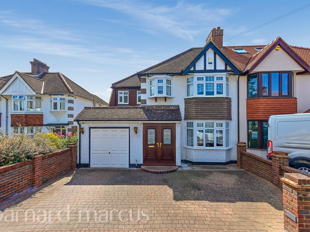 4 bed semidetached house for sale in Walsingham Gardens, Stoneleigh