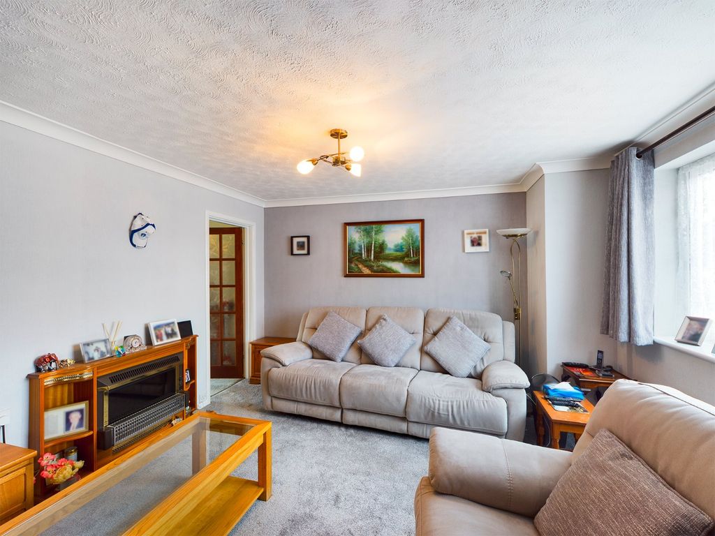 3 bed end terrace house for sale in Fairway, Chertsey, Surrey KT16 Zoopla
