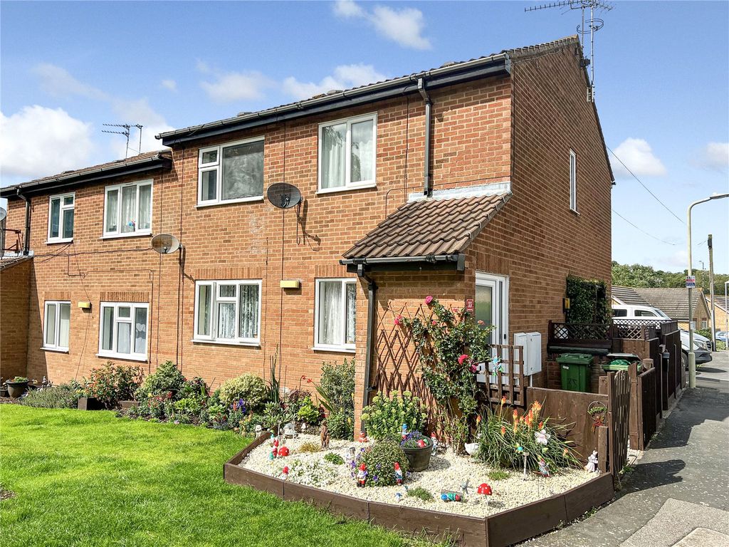 2 bed flat for sale in Featherby Drive, Glen Parva, Leicester