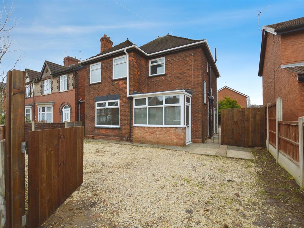 3 bed detached house for sale in Ferry Road, Scunthorpe DN15, £180,000 Zoopla