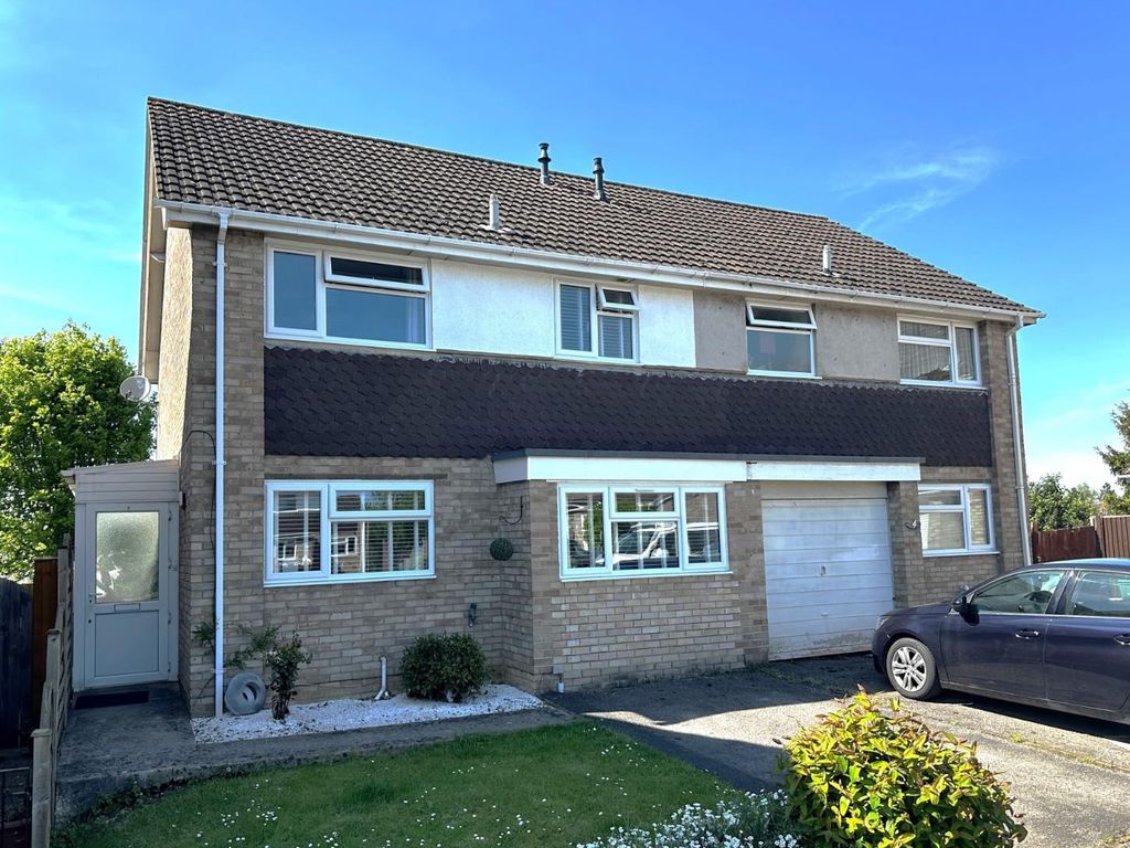 3 bed property for sale in Northbank Close, The Reddings, Cheltenham