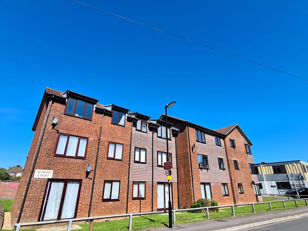 1 bed flat to rent in Almond Road, Southampton SO15, £825 pcm Zoopla