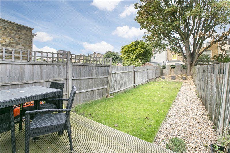 1 bed flat to rent in Queensmill Road, Fulham SW6, £2,000 pcm Zoopla