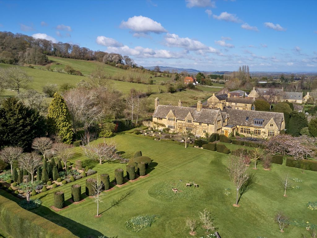 6 bed detached house for sale in West End, Broadway, Worcestershire