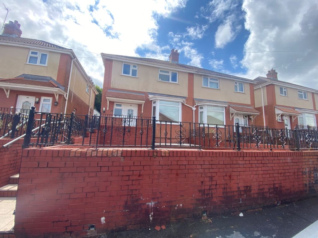 3 bed semidetached house to rent in Garden Suburbs, Trimsaran