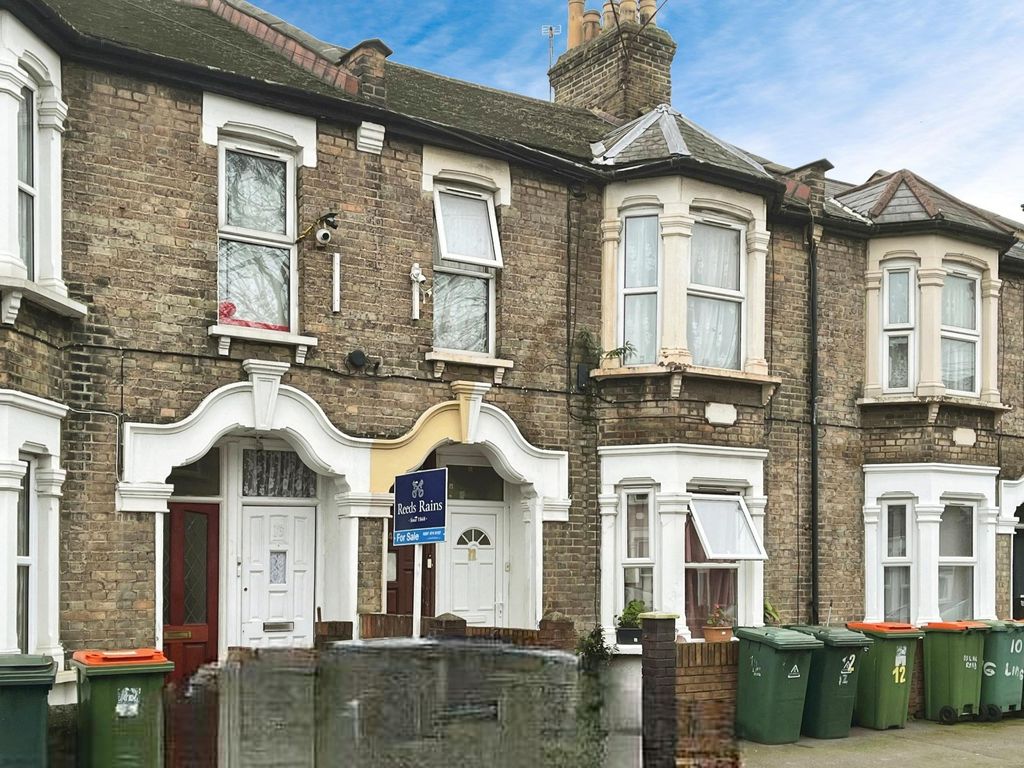 3 bed terraced house for sale in Ling Road, London E16, £315,000 Zoopla
