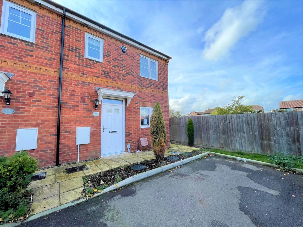 3 bed semidetached house for sale in Pattens Close, Whittlesey