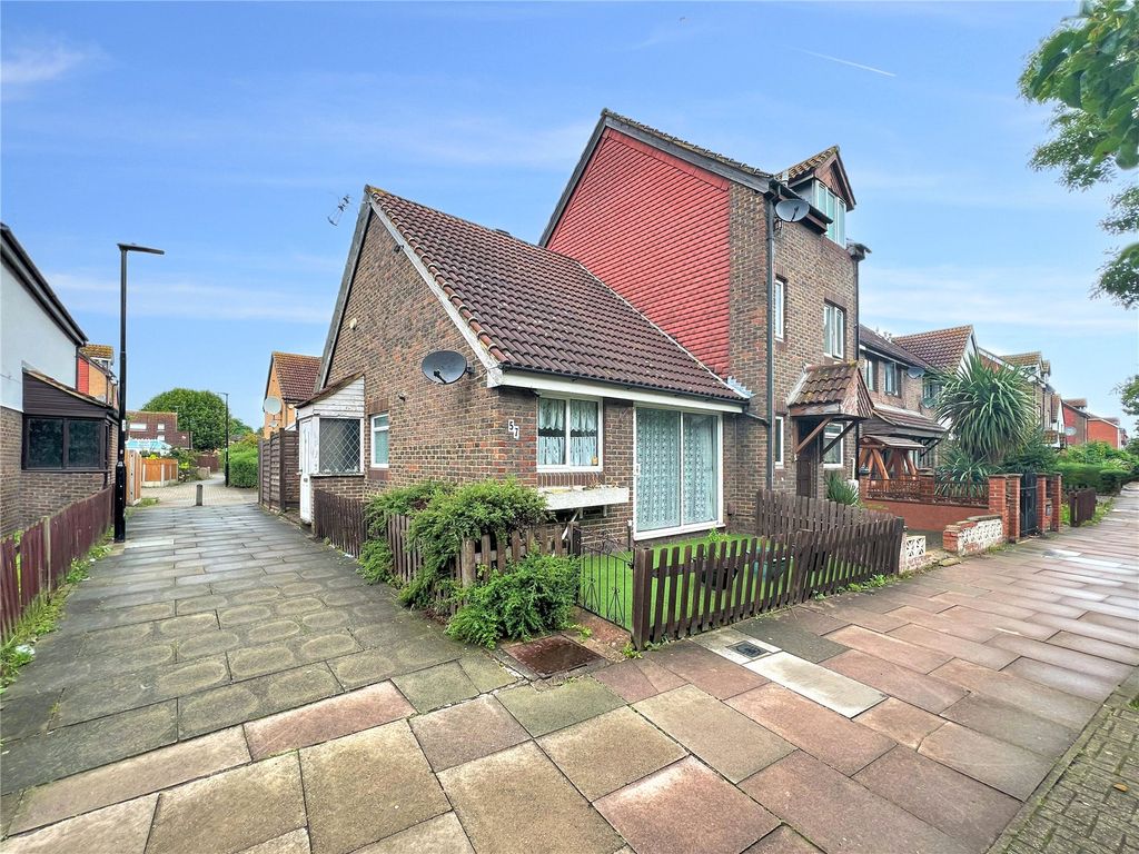 2 bed bungalow for sale in Goldfinch Road, Thamesmead, London SE28 Zoopla