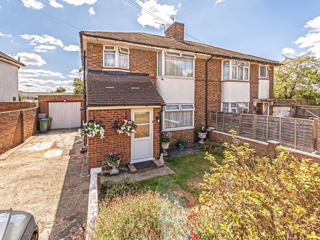 3 bed semidetached house for sale in Millfield, SunburyOnThames TW16