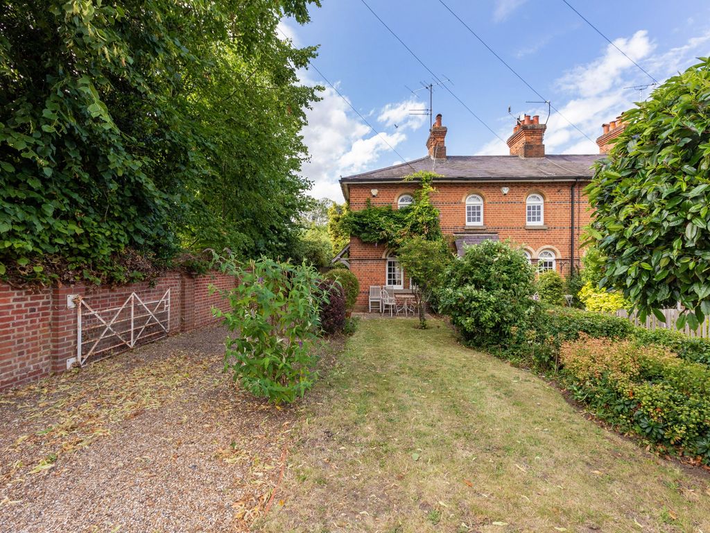 2 bed end terrace house for sale in Ray Mill Road East, Maidenhead SL6