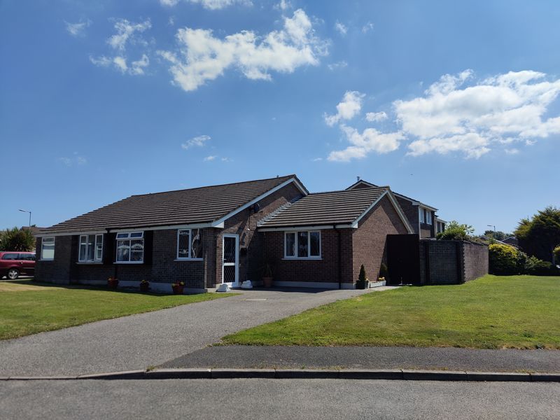 3 bed semidetached bungalow for sale in Willow Close, Quintrell Downs