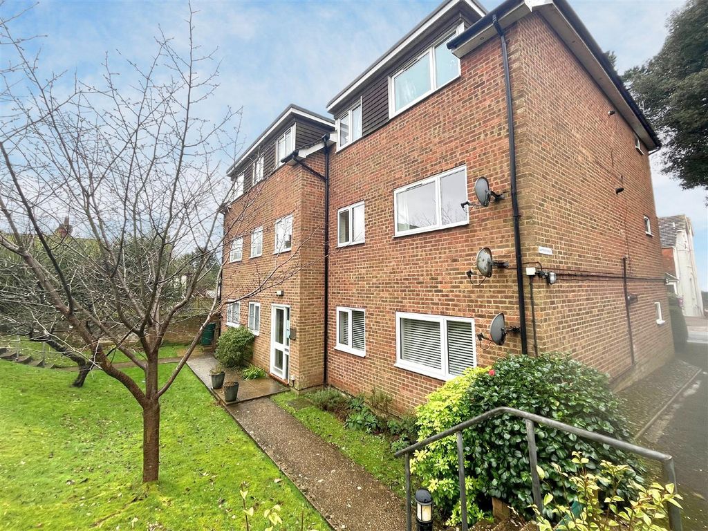 2 bed flat for sale in Albany Road, St. LeonardsOnSea TN38, £185,000