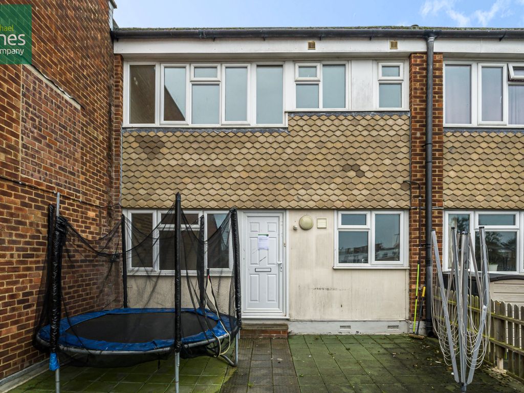 3 bed flat to rent in Churchill Parade, The Street, Rustington