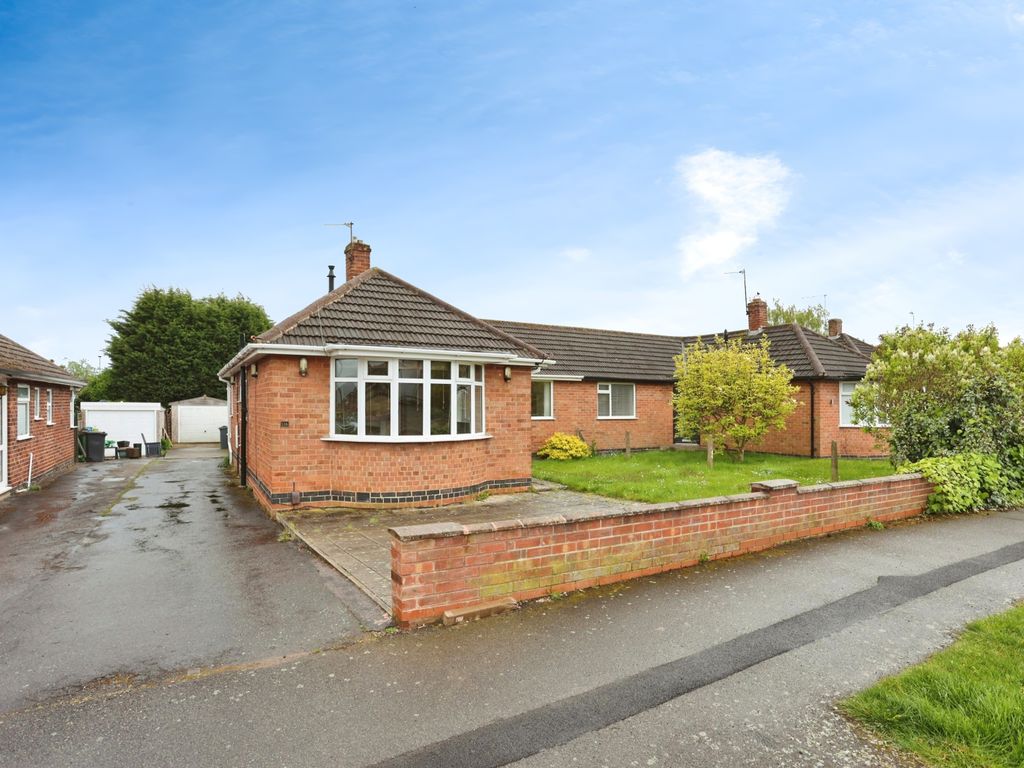 2 bed bungalow for sale in Parklands Drive, Loughborough