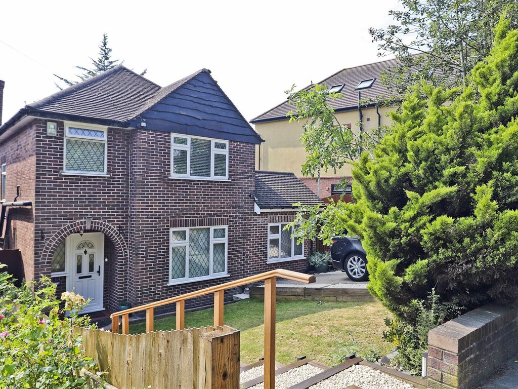 3 bed detached house to rent in Swakeleys Road, Ickenham UB10 Zoopla