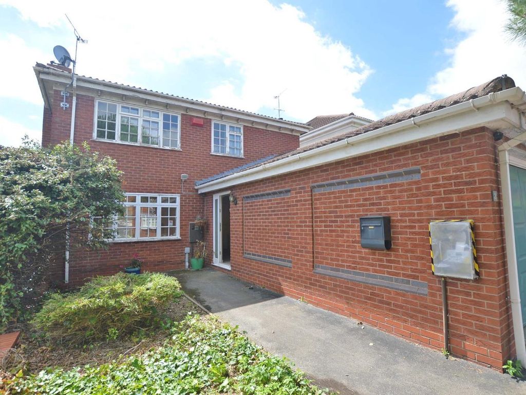 4 bed detached house for sale in Speedwell Close, Rugby CV23, £350,000