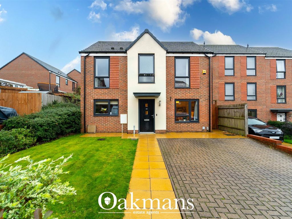 4 bed detached house for sale in Lower Beeches Road, Northfield