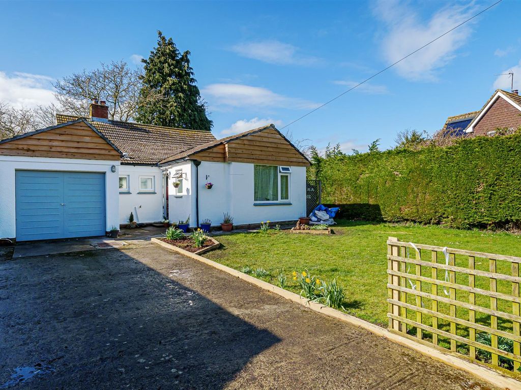 3 bed detached bungalow for sale in Puddles Lane, Coate, Devizes SN10