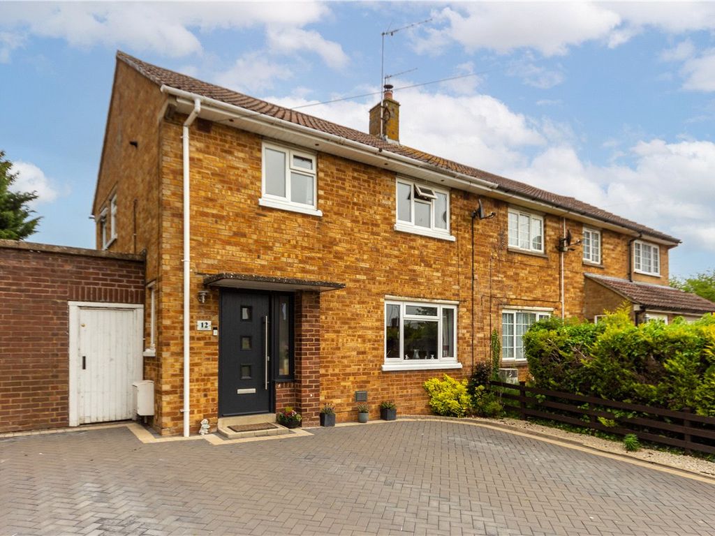 3 bed semidetached house for sale in Cowper Road, Markyate, St. Albans