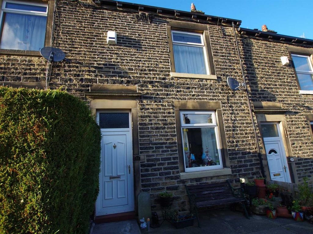 2 bed terraced house to rent in Marlborough Road, Idle, Bradford BD10