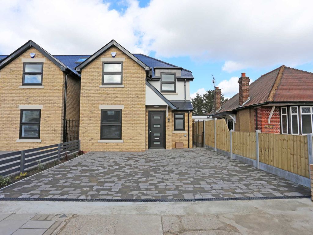 4 bed detached house to rent in Edmund Road, Rainham, South Hornchurch RM13 Zoopla