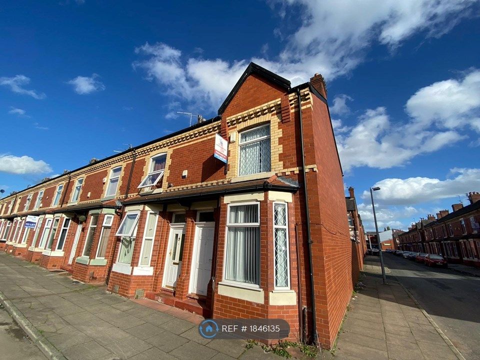 Room to rent in Blandford Road, Salford M6, £575 pcm Zoopla