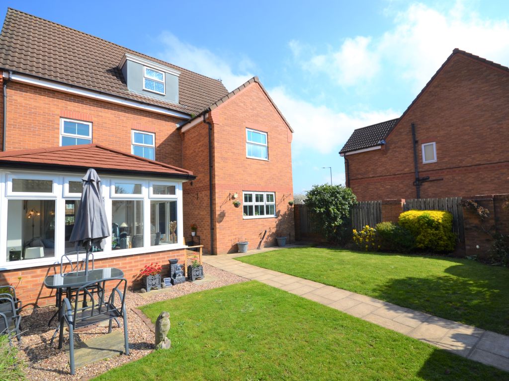 5 bed detached house for sale in Hayfield Mews, Auckley, Doncaster DN9, £425,000 Zoopla