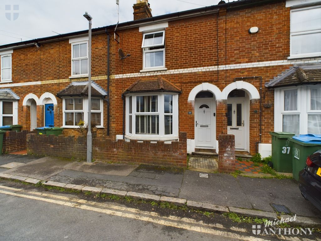 2 bed terraced house for sale in Chiltern Street, Aylesbury HP21, £