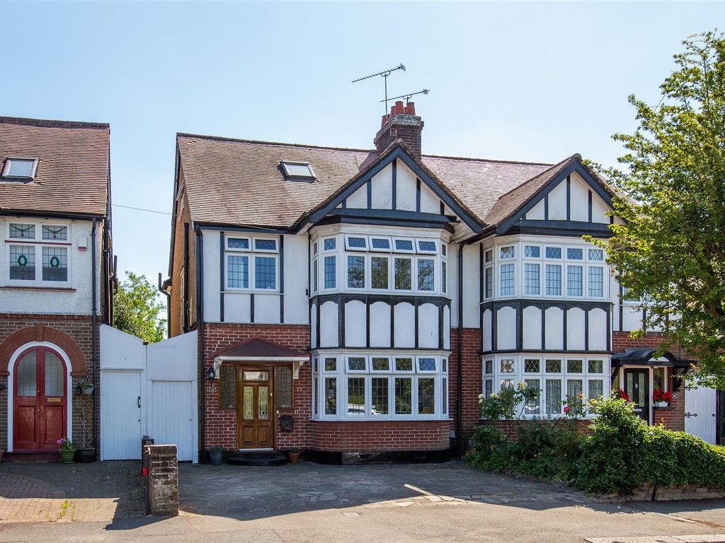 Whitehill Avenue, Luton, Bedfordshire LU1  