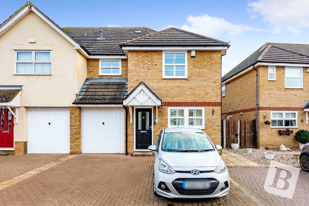 4 bed semidetached house for sale in Melville Drive, Wickford, Essex