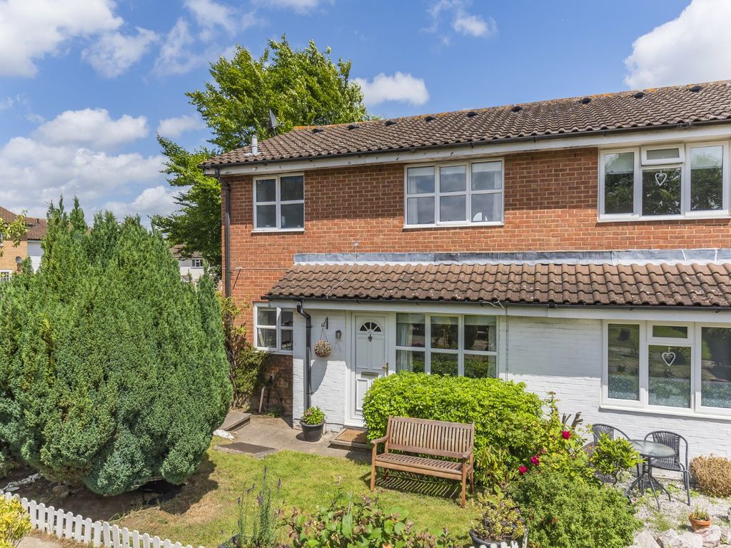 1 bed end terrace house for sale in Brickfield Farm Gardens