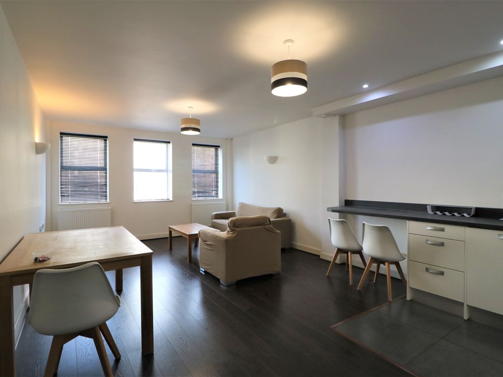 2 bed flat to rent in Market Place, Romford, Essex RM1, £1,695 pcm Zoopla