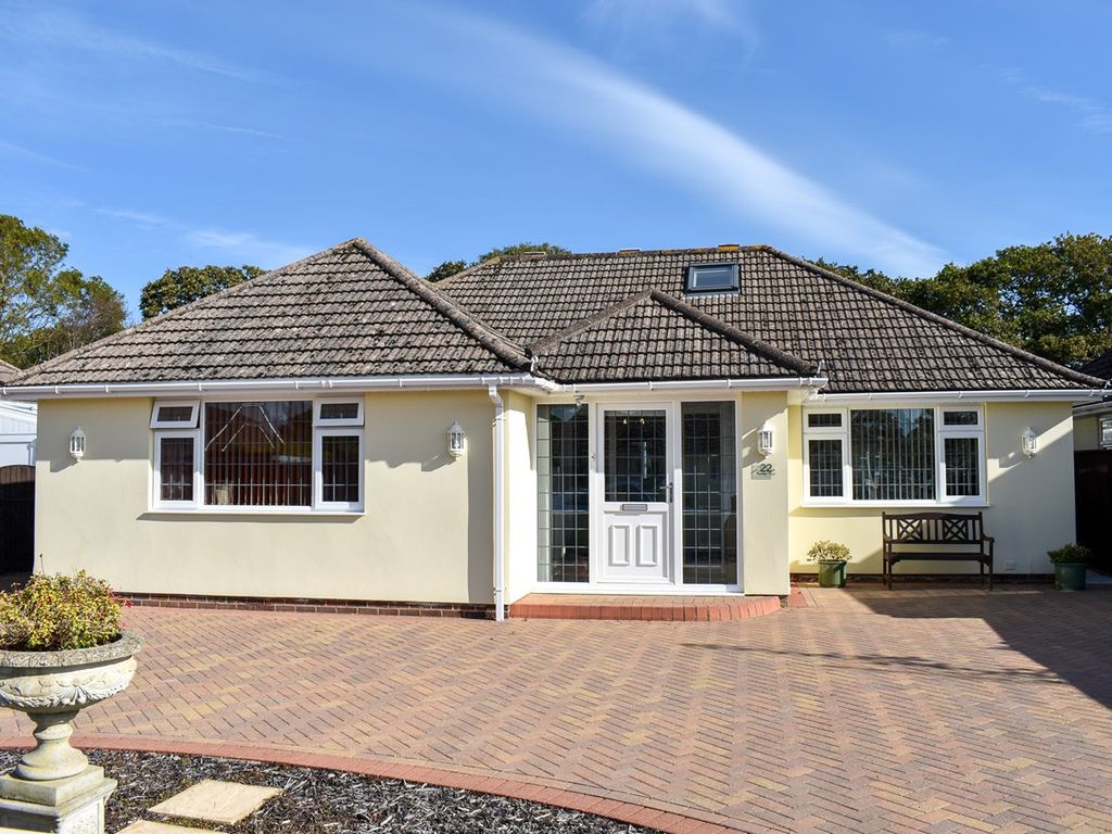 4 bed property for sale in Fenleigh Close, Barton On Sea, New Milton