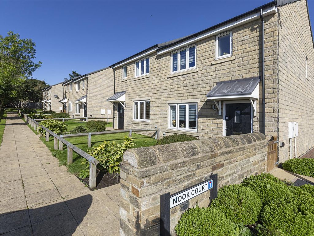 3 bed semidetached house for sale in Nook Court, Salendine Nook