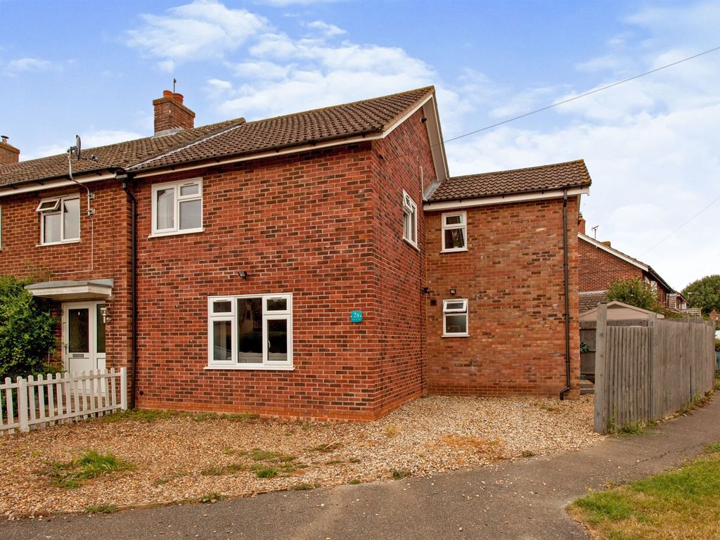 3 bed end terrace house for sale in Hayter Close, West Wratting