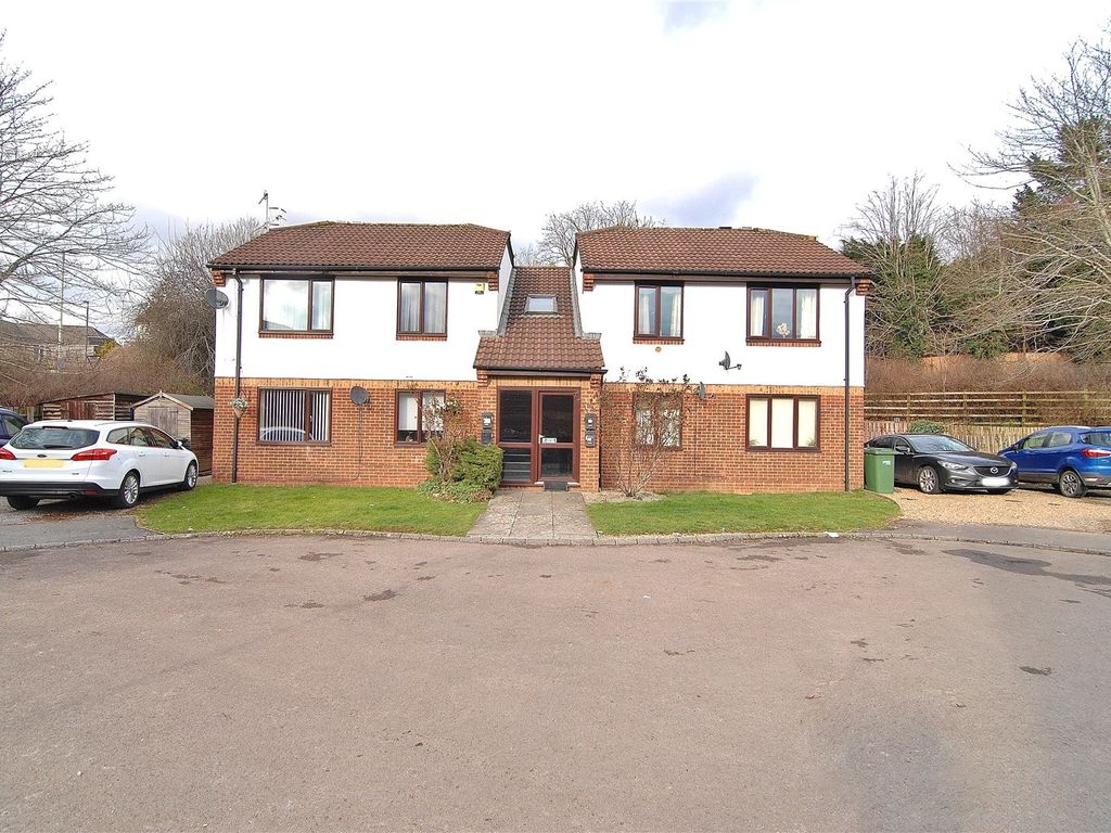 2 bed flat for sale in Stanley View, Dudbridge, Stroud, Gloucestershire