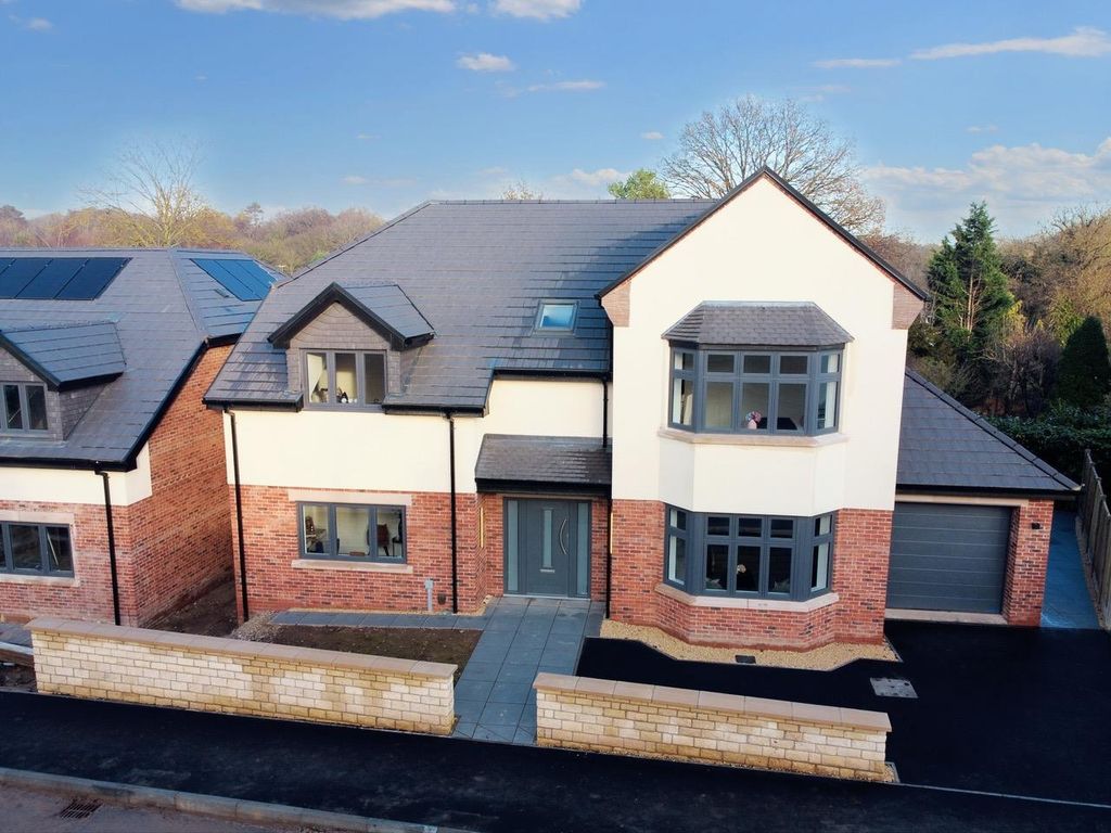 4 bed detached house for sale in Bletchley Close Middleton Crescent
