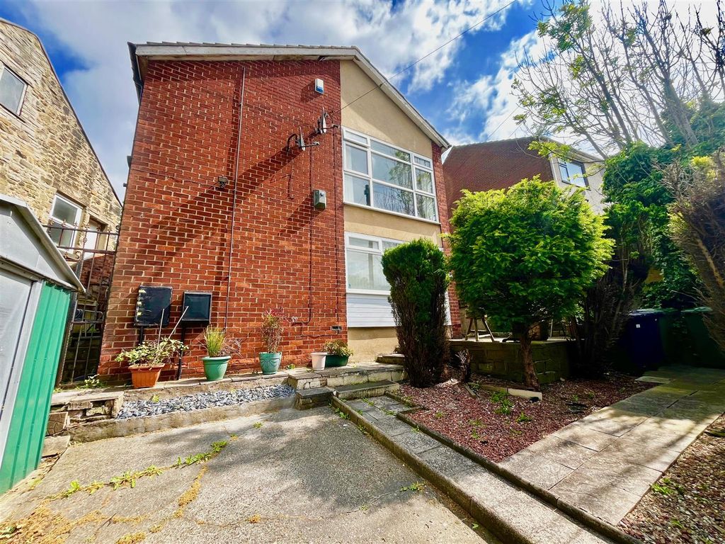 2 bed flat to rent in Carr Hill Road, Carr Hill, Gateshead NE9, £650