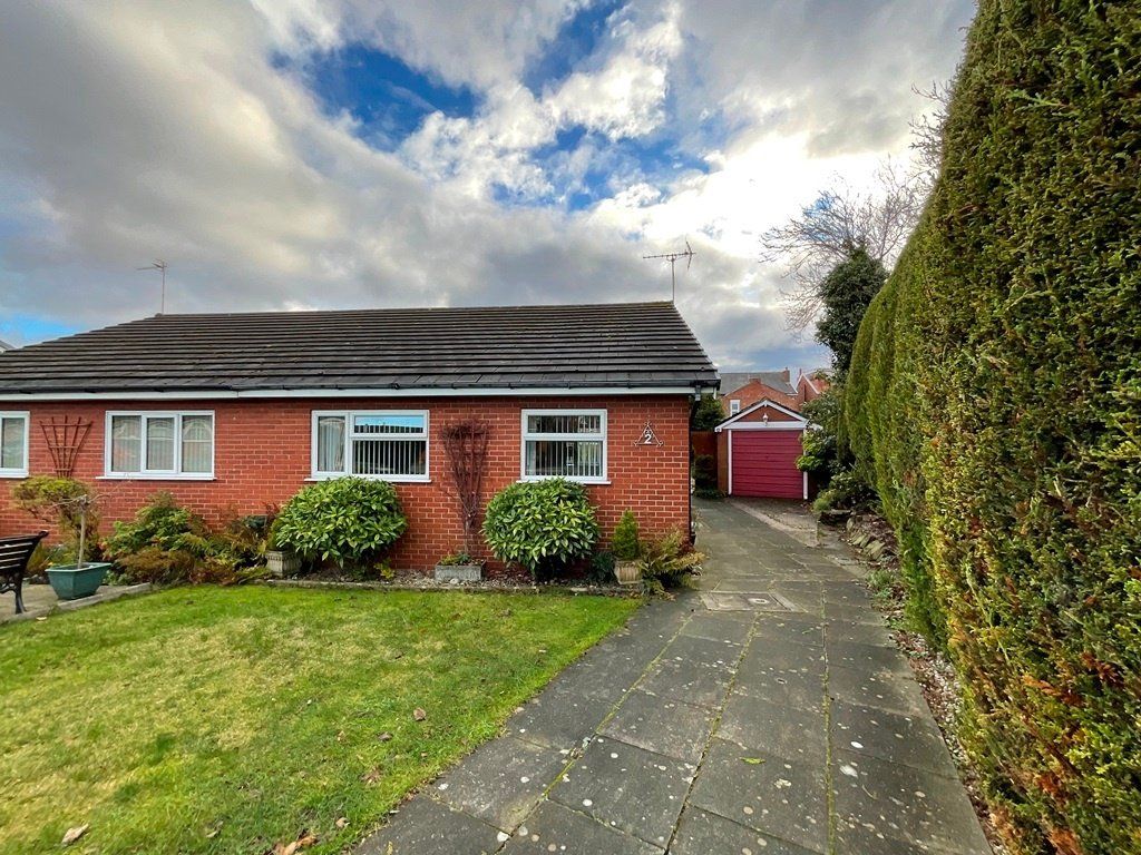 3 bed semidetached bungalow for sale in Clive Lodge, Birkdale