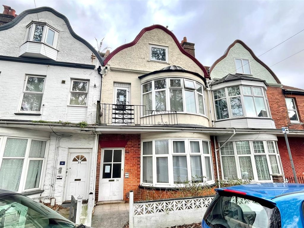 Room to rent in Churchill Road, Bournemouth BH1 Zoopla