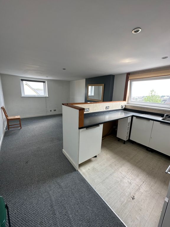 2 bed flat to rent in Hanbury Court, Hanbury Road, Bargoed, Caerphilly